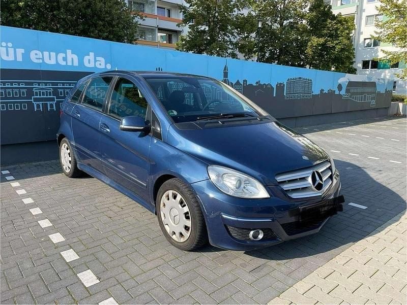 Blau Gebraucht 2009 Mercedes B180 Van / Kleinbus | 4.000 € (Fairer Preis) - Bild 1/4
