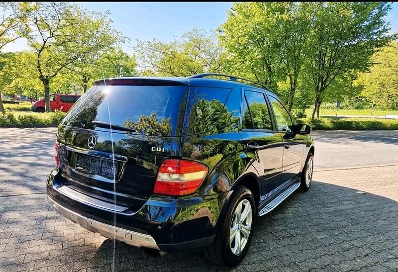 Schwarz Gebraucht 2006 Mercedes ML320 SUV | 5.000 € (Guter Preis) - Bild 1/4