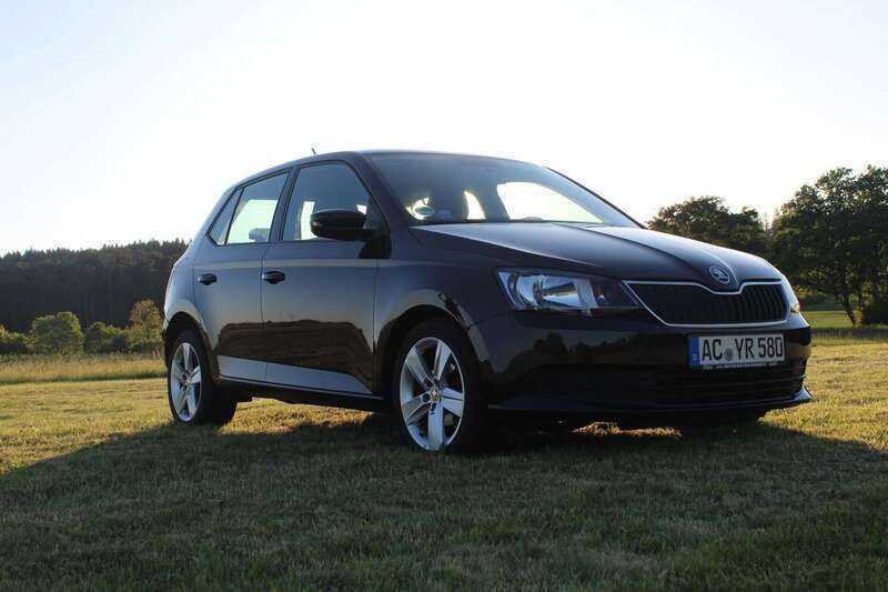 Schwarz Gebraucht 2016 Skoda Fabia Limousine | 6.400 € (Fairer Preis) - Bild 1/4