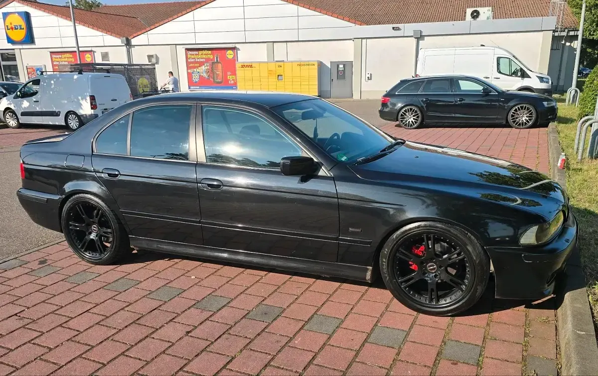 Gebraucht BMW 523 170 PS (125 kW) 2000 Schwarz Limousine