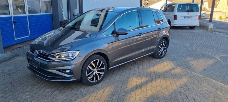 Grau Gebraucht 2020 VW Golf VII Highline Limousine | 20.990 € (Teuer) - Bild 1/4