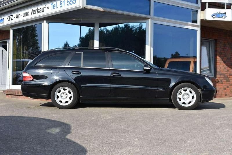 Gebraucht Mercedes E200 Classic 163 PS (119 kW) 2004 Schwarz Kombi