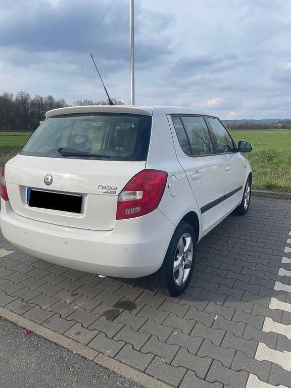 Gebraucht Skoda Fabia 69 PS (50 kW) 2009 Weiß Limousine
