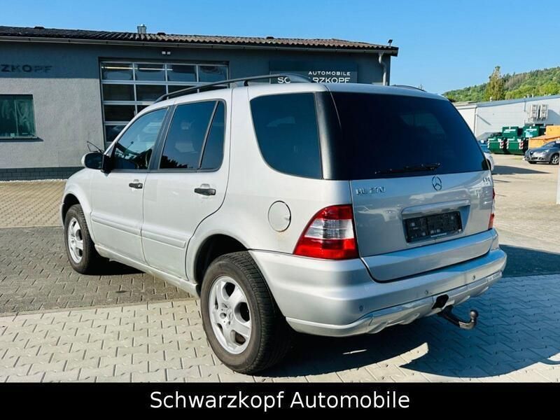 Gebraucht Mercedes ML270 163 PS (119 kW) 2004 Silber SUV