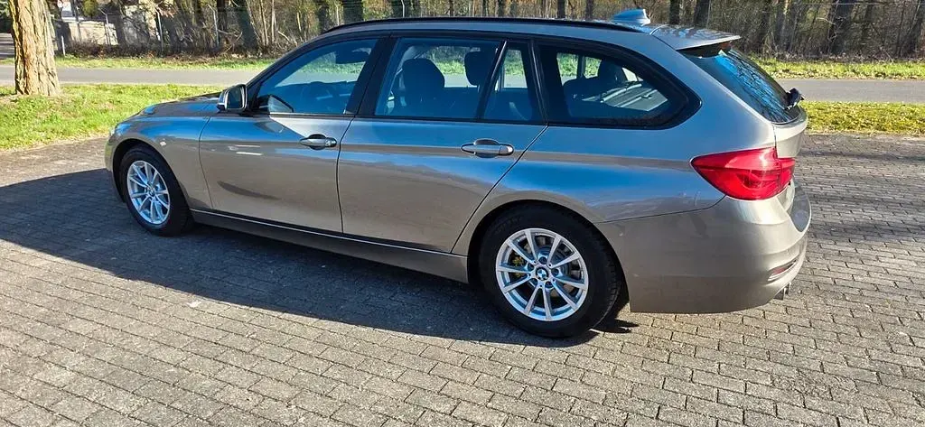 Używany BMW 320 Advantage 163 KM (119 kW) 2015 Srebrny Kombi