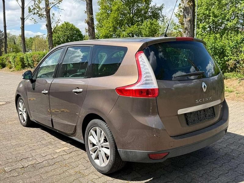 Gebraucht Renault Scénic III Luxe 150 PS (110 kW) 2009 Mokkabraun Van / Kleinbus