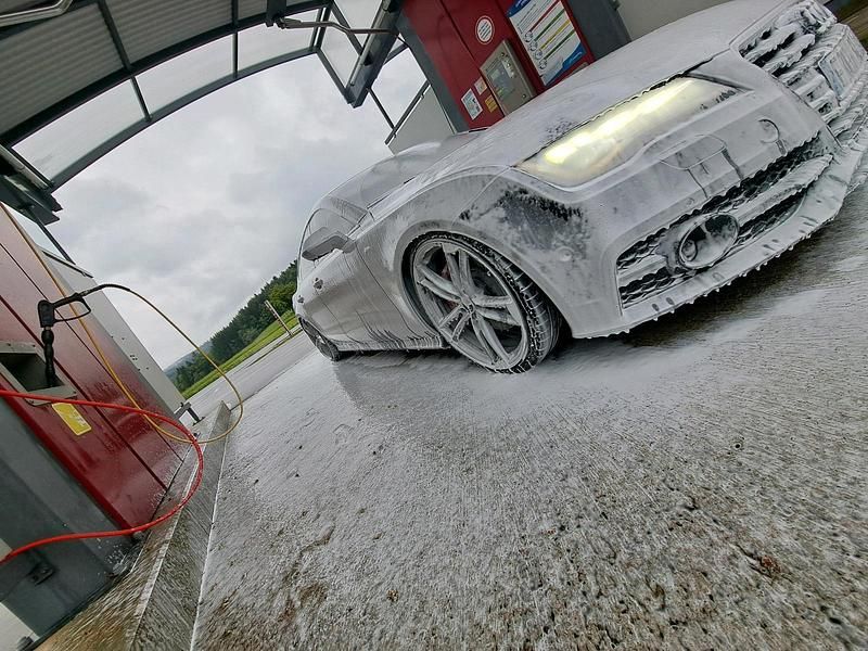 Grau Gebraucht 2012 Audi A7 Limousine | 18.499 € - Bild 1/4