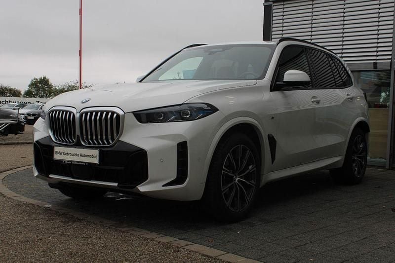 Alpinweiß Gebraucht 2025 BMW X5 M Sport SUV | 72.340 € (Superpreis) - Bild 1/4