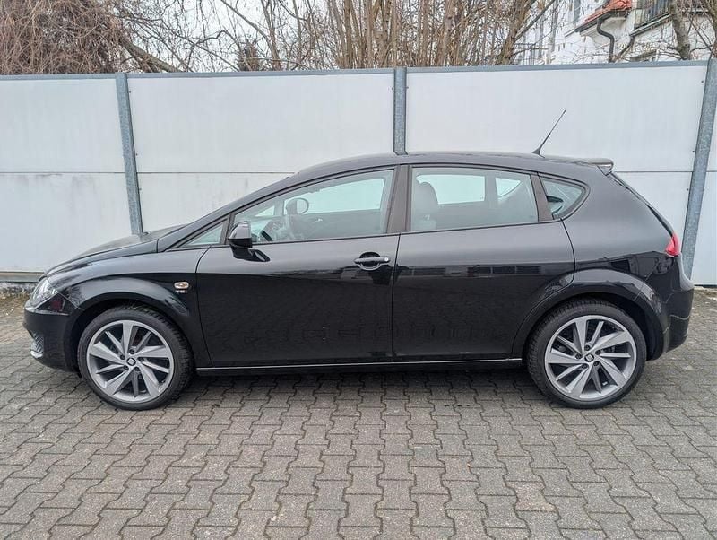 Occasion Seat Leon Ecomotive 105 ch (77 kW) 2012 Noir Berline