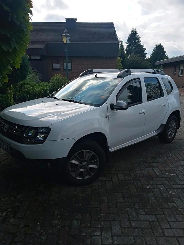 Weiß Gebraucht 2014 Dacia Duster Prestige SUV | 7.100 € (Fairer Preis) - Bild 1/4