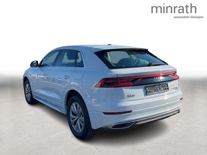 Gebraucht Audi Q8 Ambiente 381 PS (280 kW) 2021 Gletscherweiß metallic SUV