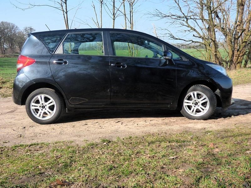 Gebraucht Subaru Trezia Comfort 101 PS (74 kW) 2012 Schwarz Kleinwagen