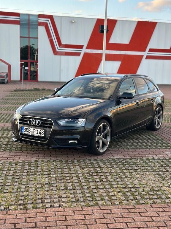 Schwarz Gebraucht 2012 Audi A4 S-Line Kombi | 15.850 € - Bild 1/4
