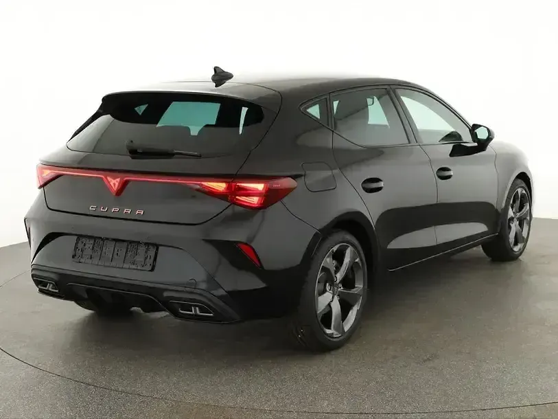 Nouvelle Cupra Leon 150 ch (110 kW) 2026 Gris Berline