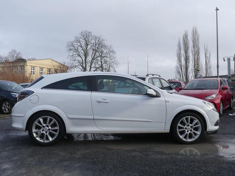 Gebraucht Opel Astra GTC Innovation 116 PS (85 kW) 2009 Weiß Coupé