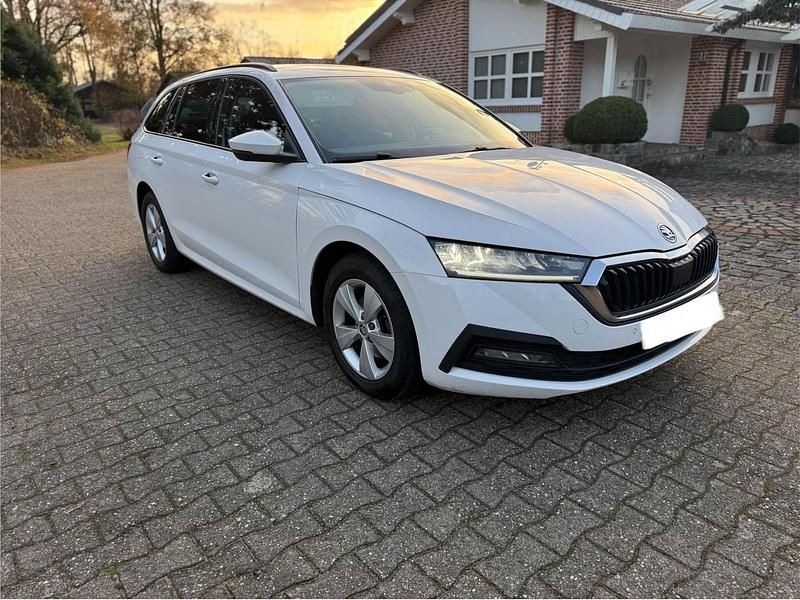 Weiß Gebraucht 2021 Skoda Octavia Kombi | 18.900 € (Superpreis) - Bild 1/4