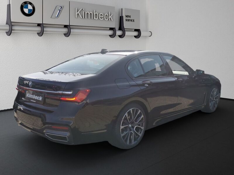 Gebraucht BMW 740 M Sport 320 PS (235 kW) 2021 Saphirschwarz metallic Limousine