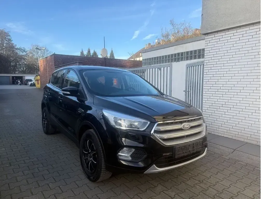 Gebraucht Ford Kuga Trend 120 PS (88 kW) 2018 Schwarz SUV