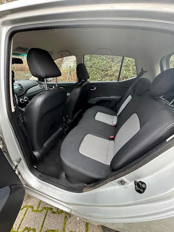 Gebraucht Hyundai i10 67 PS (49 kW) 2009 Silber Kleinwagen