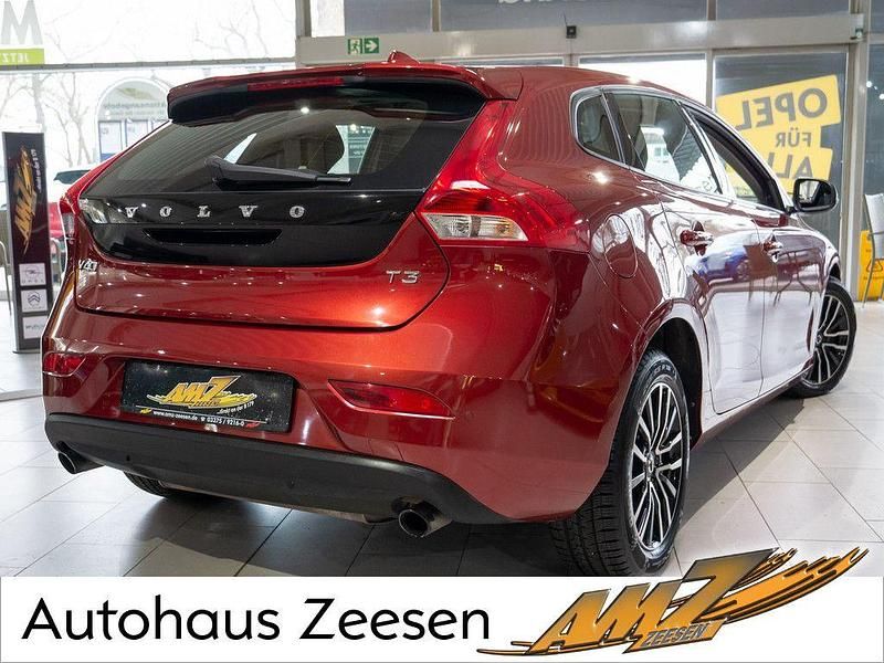 Gebraucht Volvo V40 Momentum 152 PS (111 kW) 2017 Other Limousine