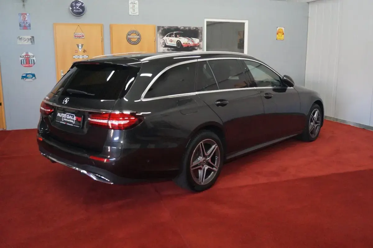 Gebraucht Mercedes E300 AMG 194 PS (142 kW) 2022 Grau Kombi