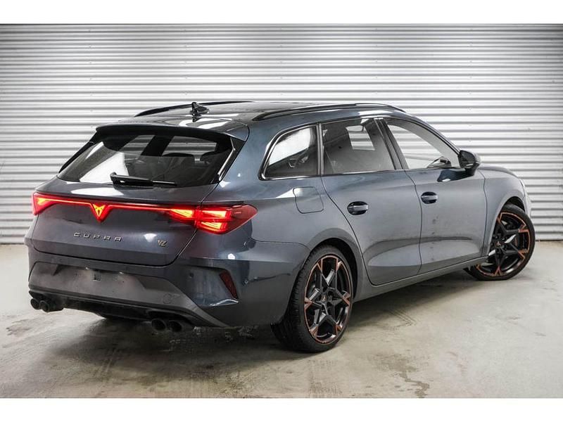 Gebraucht Cupra Leon 333 PS (244 kW) 2025 Magnetic grau metallic (s7) (metallic) Kombi