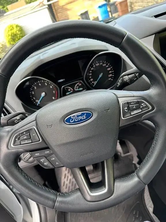 Gebraucht Ford Kuga Trend 120 PS (88 kW) 2018 Weiß SUV