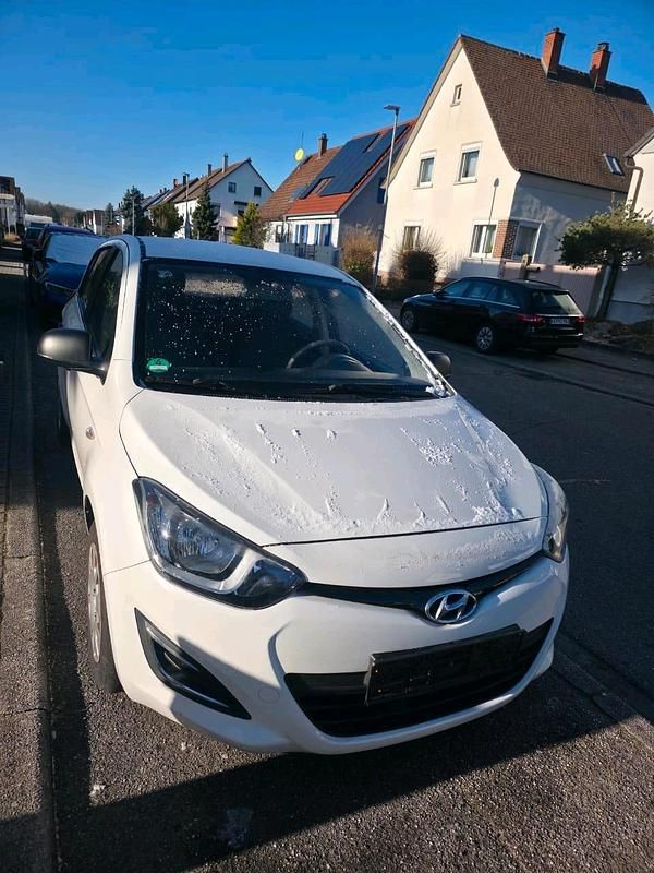 Weiß Gebraucht 2014 Hyundai i20 Kleinwagen | 4.000 € (Guter Preis) - Bild 1/4