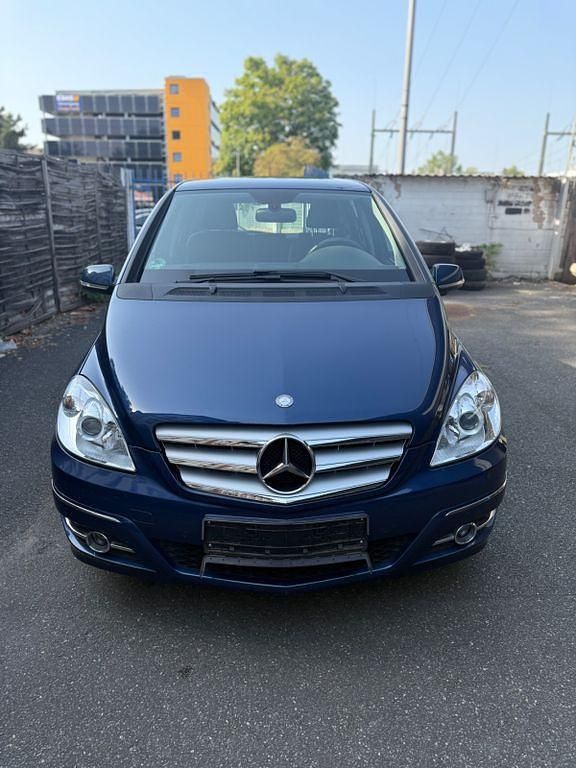 Blau Gebraucht 2011 Mercedes B200 Van / Kleinbus | 6.199 € (Superpreis) - Bild 1/4