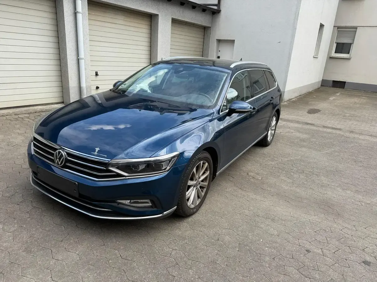 Gebraucht VW Passat Elegance 150 PS (110 kW) 2021 Blau Kombi