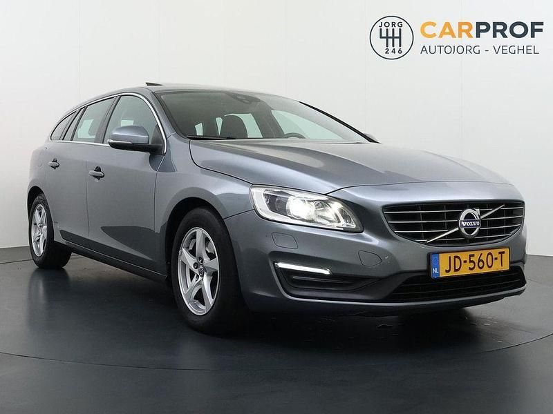 Gebraucht Volvo V60 Business Edition 120 PS (88 kW) 2016 Grau Kombi
