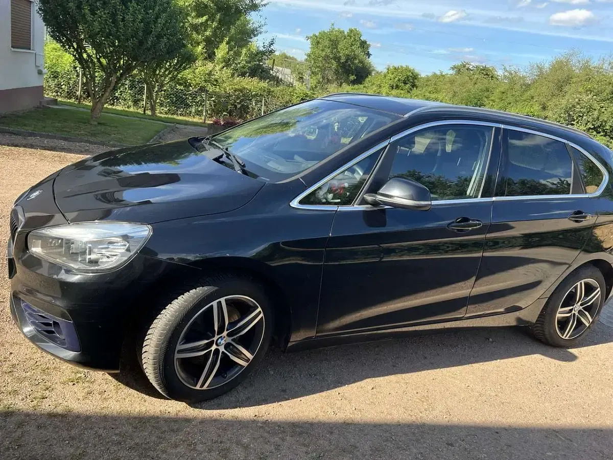 Gebraucht BMW 218 Active Tourer Sport Line 136 PS (100 kW) 2014 Schwarz Van / Kleinbus