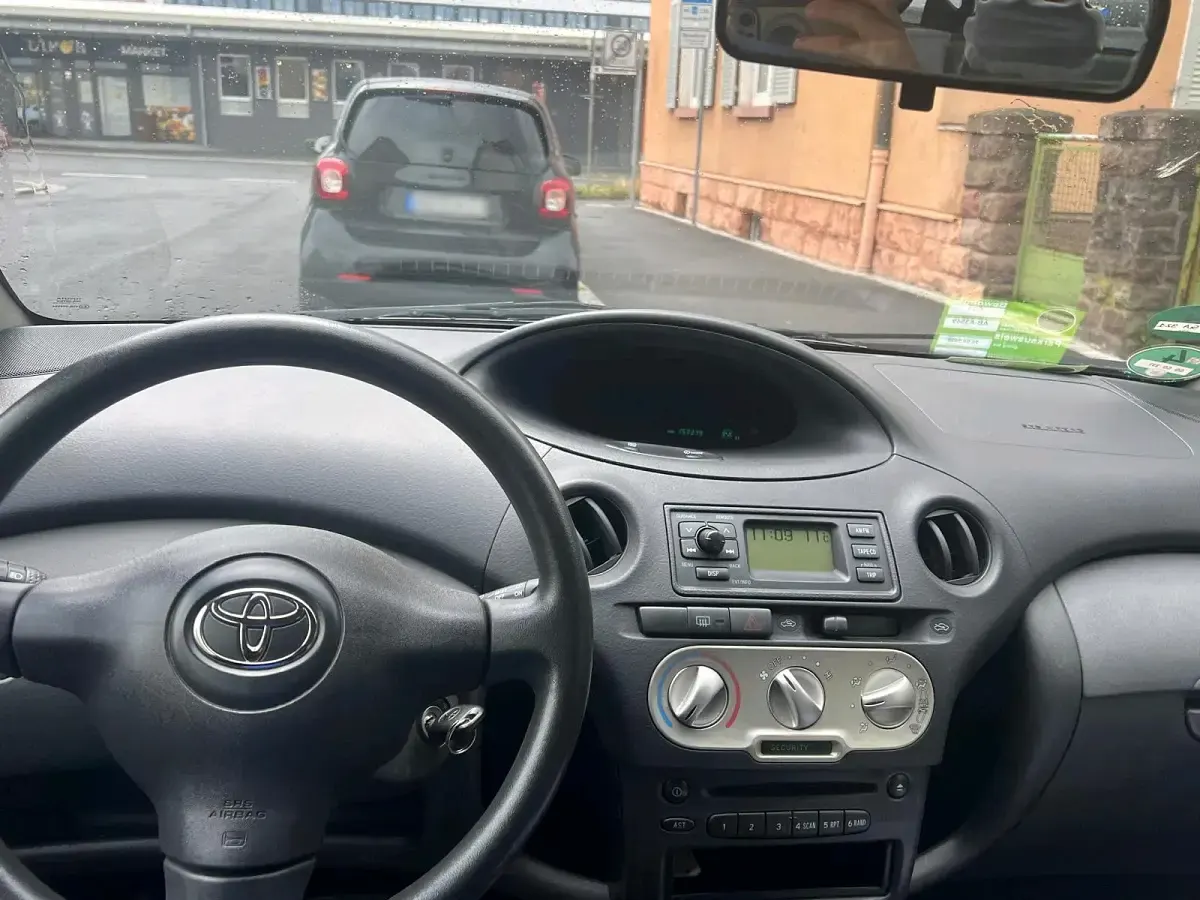 Gebraucht Toyota Yaris 67 PS (49 kW) 2003 Kleinwagen