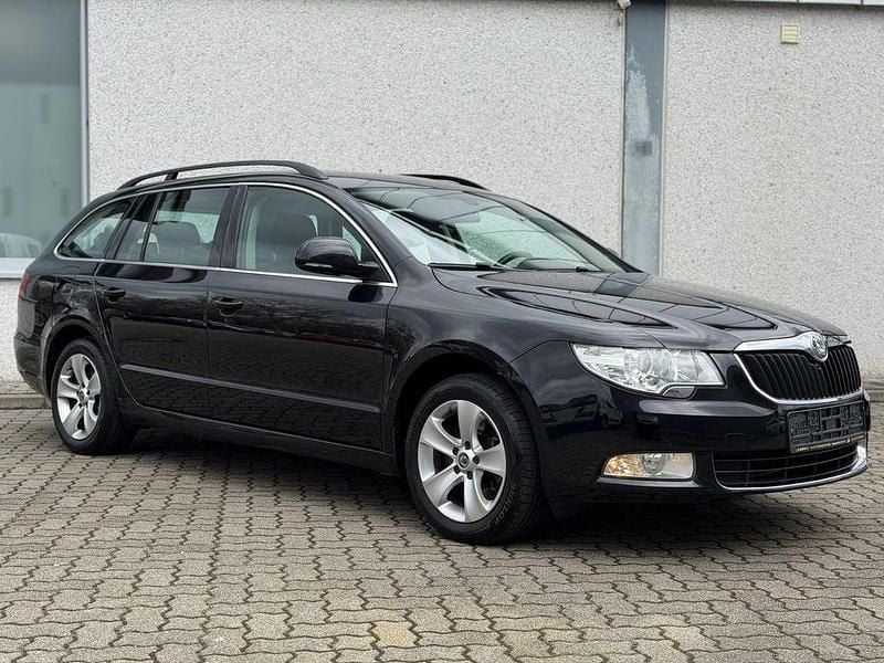 Gebraucht Skoda Superb Ambition 160 PS (117 kW) 2011 Schwarz Kombi