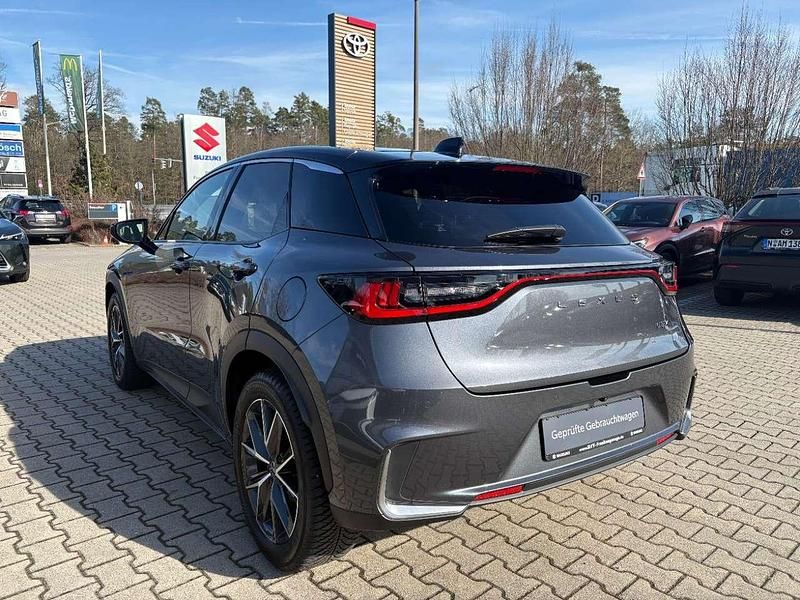 Gebraucht Lexus LBX 136 PS (100 kW) 2024 Sonic chrome (1l1)/ black (202 SUV