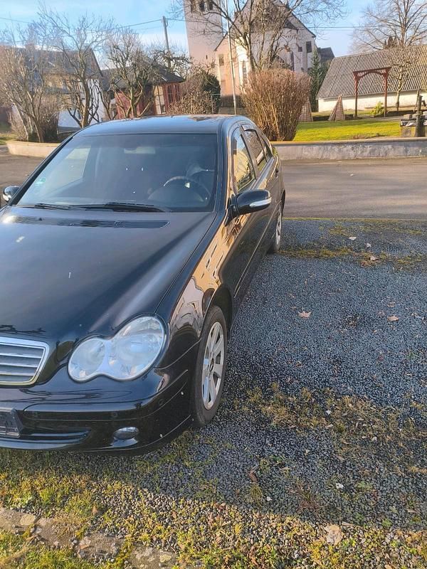 Gebraucht Mercedes C180 143 PS (105 kW) 2007 Schwarz Limousine