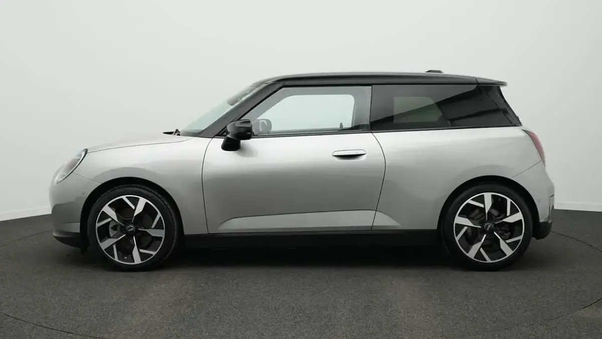 Gebraucht Mini Cooper Favoured 135 kW (184 PS) 2024 Grau Kleinwagen