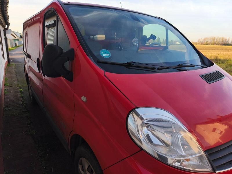 Gebraucht Renault Trafic 115 PS (84 kW) 2013 Rot Van / Kleinbus