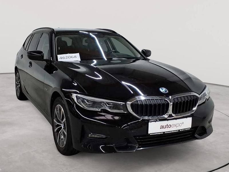 Schwarz uni Gebraucht 2022 BMW 330e Sport Line Kombi | 29.990 € (Guter Preis) - Bild 1/4