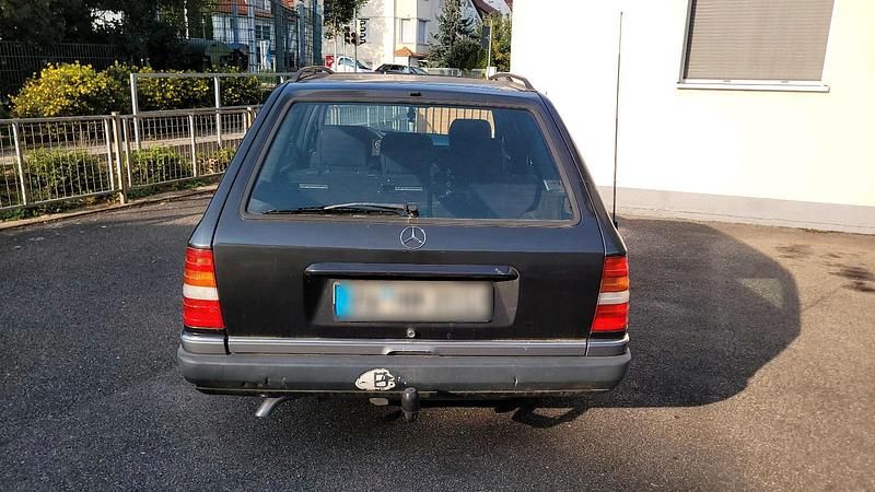 Gebraucht Mercedes 200 118 PS (86 kW) 1992 Grau Kombi