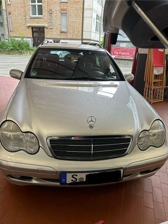 Silber Gebraucht 2002 Mercedes 220 Limousine | 3.100 € - Bild 1/4