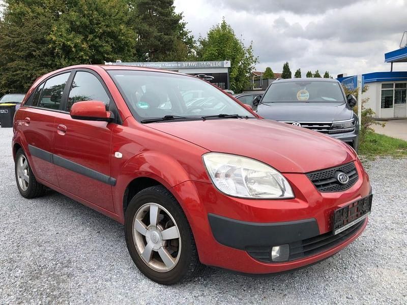 Rot Gebraucht 2007 Kia Rio EX Limousine | 3.499 € (Etwas zu teuer) - Bild 1/4