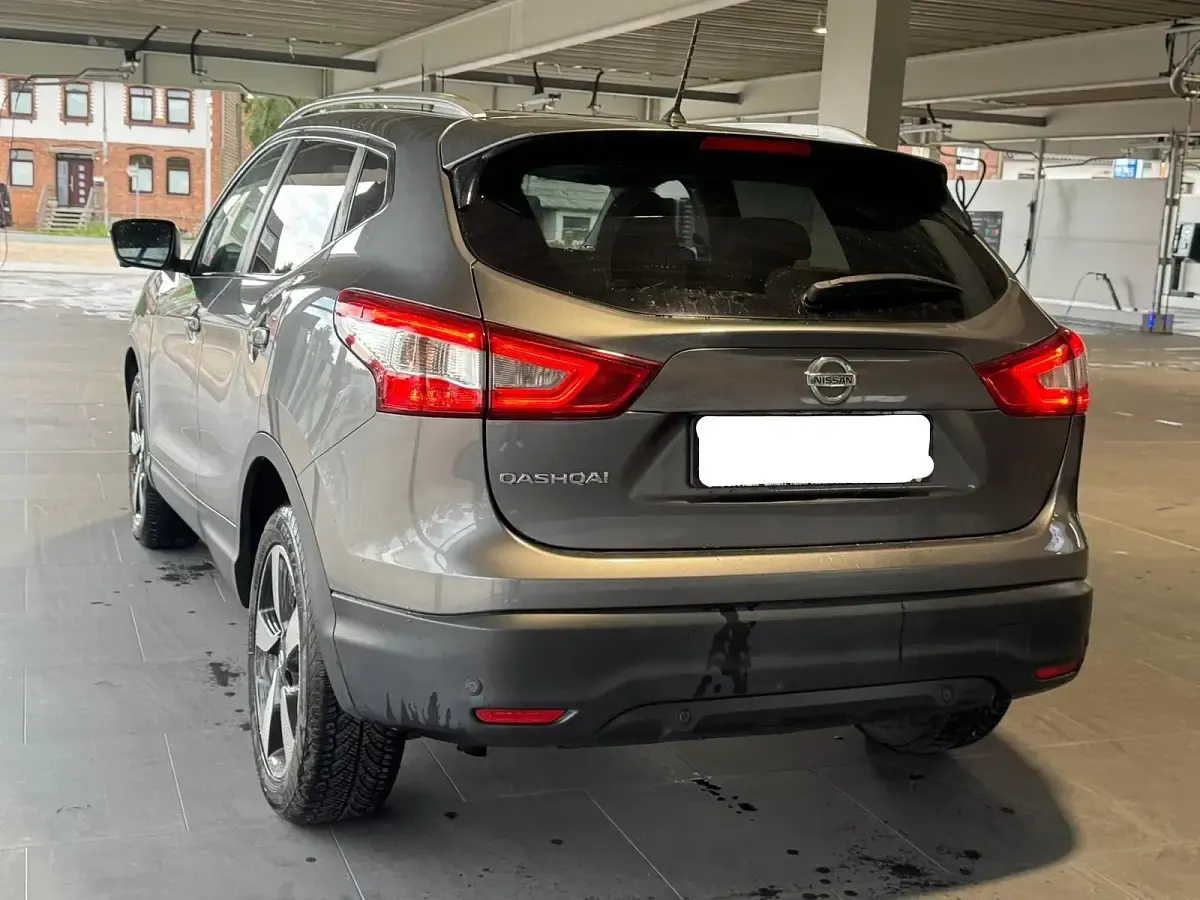 Gebraucht Nissan Qashqai 116 PS (85 kW) 2015 Grau SUV
