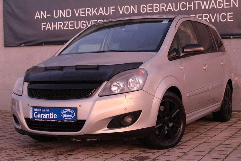 Grau Gebraucht 2008 Opel Zafira Sport Van / Kleinbus | 1.890 € (Guter Preis) - Bild 1/4