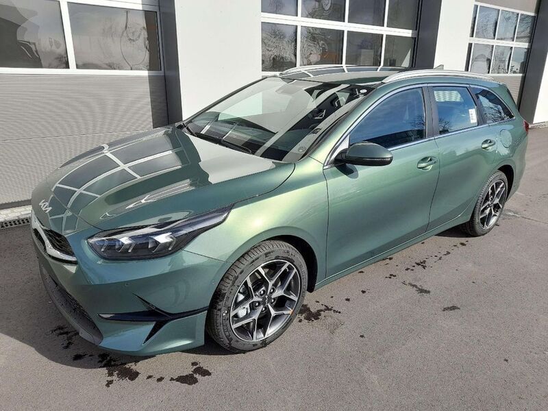 Grau Gebraucht 2023 Kia Ceed Sportswagon 4 Kombi | 31.690 € (Teuer) - Bild 1/4