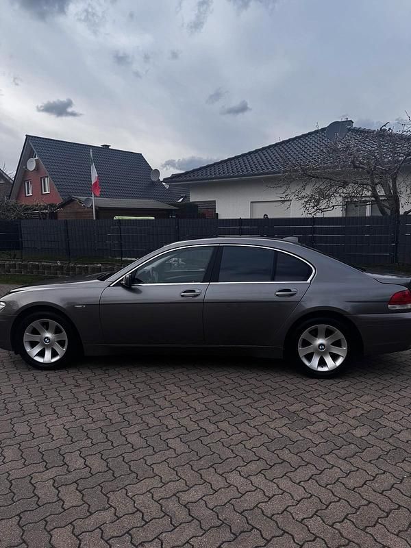 Gebraucht BMW 730 280 PS (205 kW) 2004 Silber Limousine