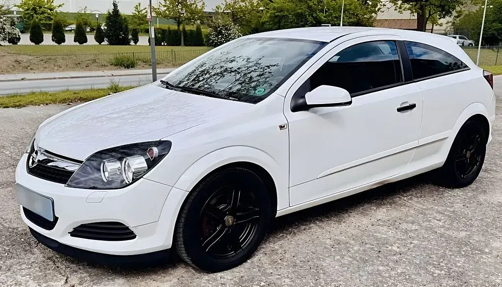 Gebraucht Opel Astra GTC Selection 90 PS (66 kW) 2009 Weiß Limousine