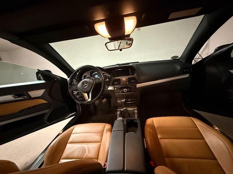 Gebraucht Mercedes E200 Elegance 184 PS (135 kW) 2012 Schwarz Cabrio