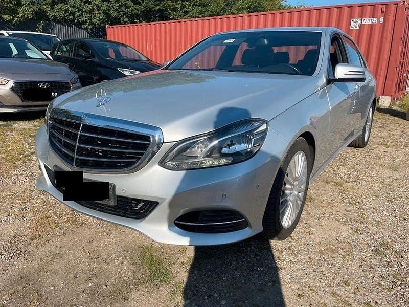 Grau Gebraucht 2014 Mercedes E200 Limousine | 8.500 € (Superpreis) - Bild 1/4