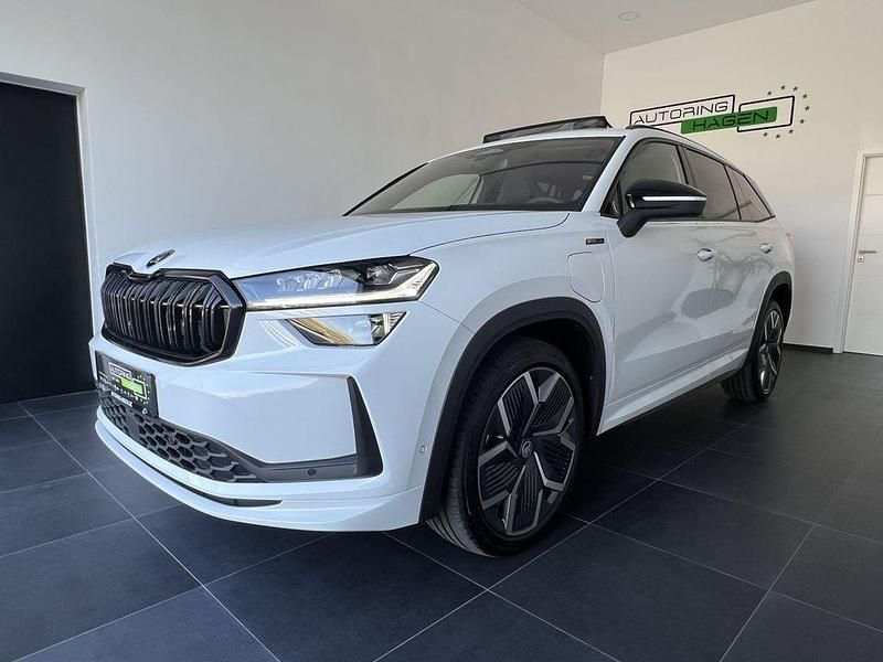 Weiß Neu 2025 Skoda Kodiaq SportLine SUV | 53.985 € (Etwas zu teuer) - Bild 1/4